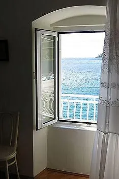 Mira Sea Front Hotel Komiza