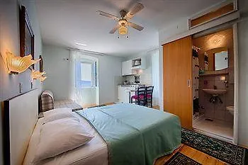 Mira Sea Front 3* Komiza