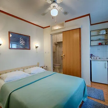 Hotel Mira Sea Front 3*